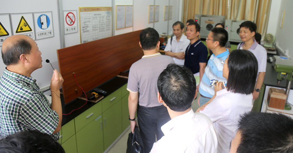 廣東省技術(shù)中心審核組現(xiàn)場審核。.jpg